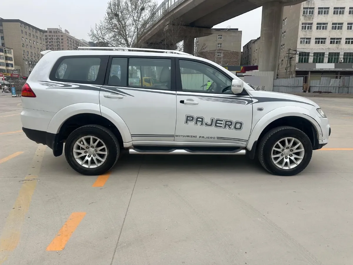 2013 Mitsubishi Pajero 2.4L 137HP L4 5MT,autocango,china used car exporter,china ev exporter,chinese used car exporter,chinese used ev exporter