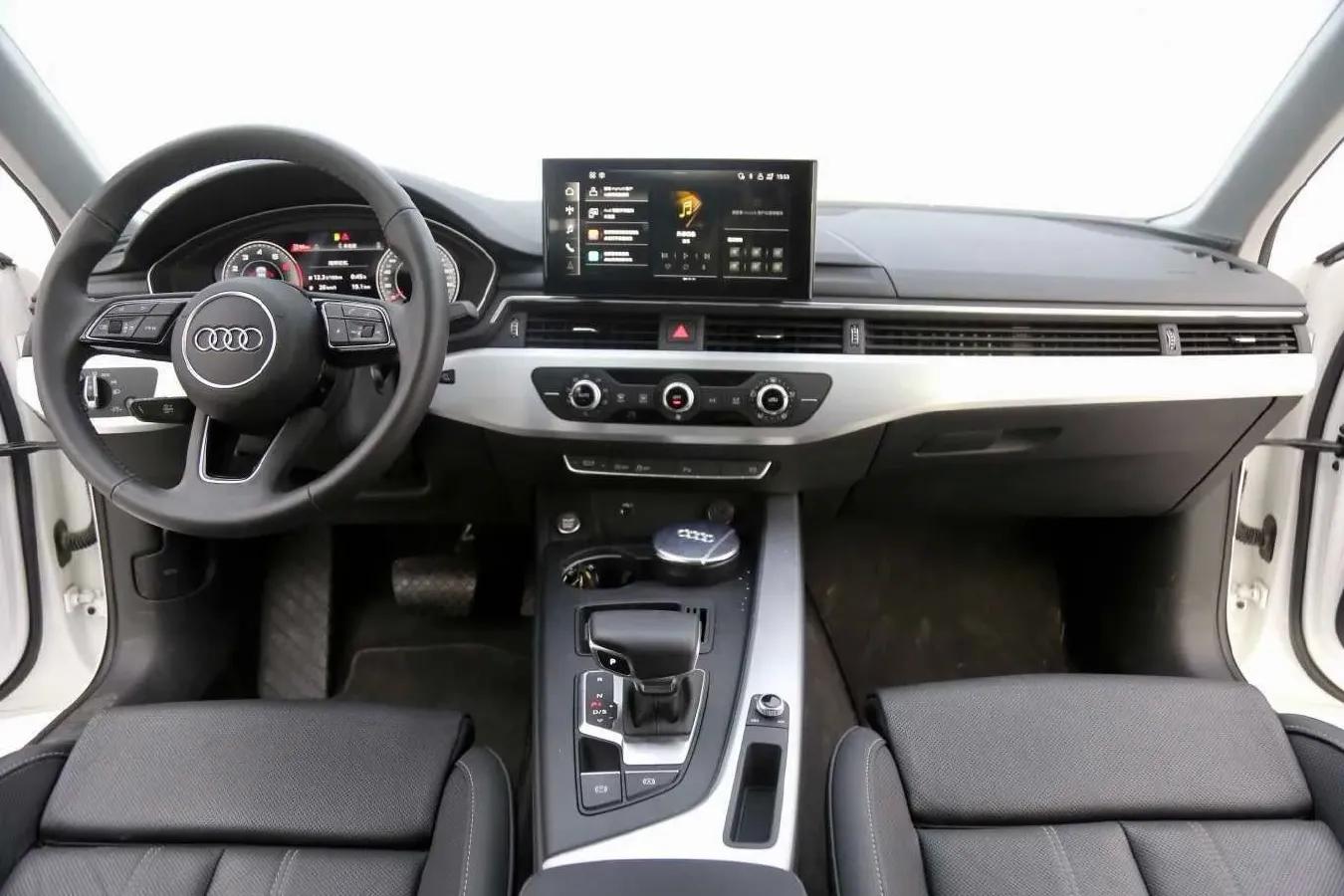 2022 Audi A4L 2.0T 190HP L4 7DCT,autocango,china used car exporter,china ev exporter,chinese used car exporter,chinese used ev exporter