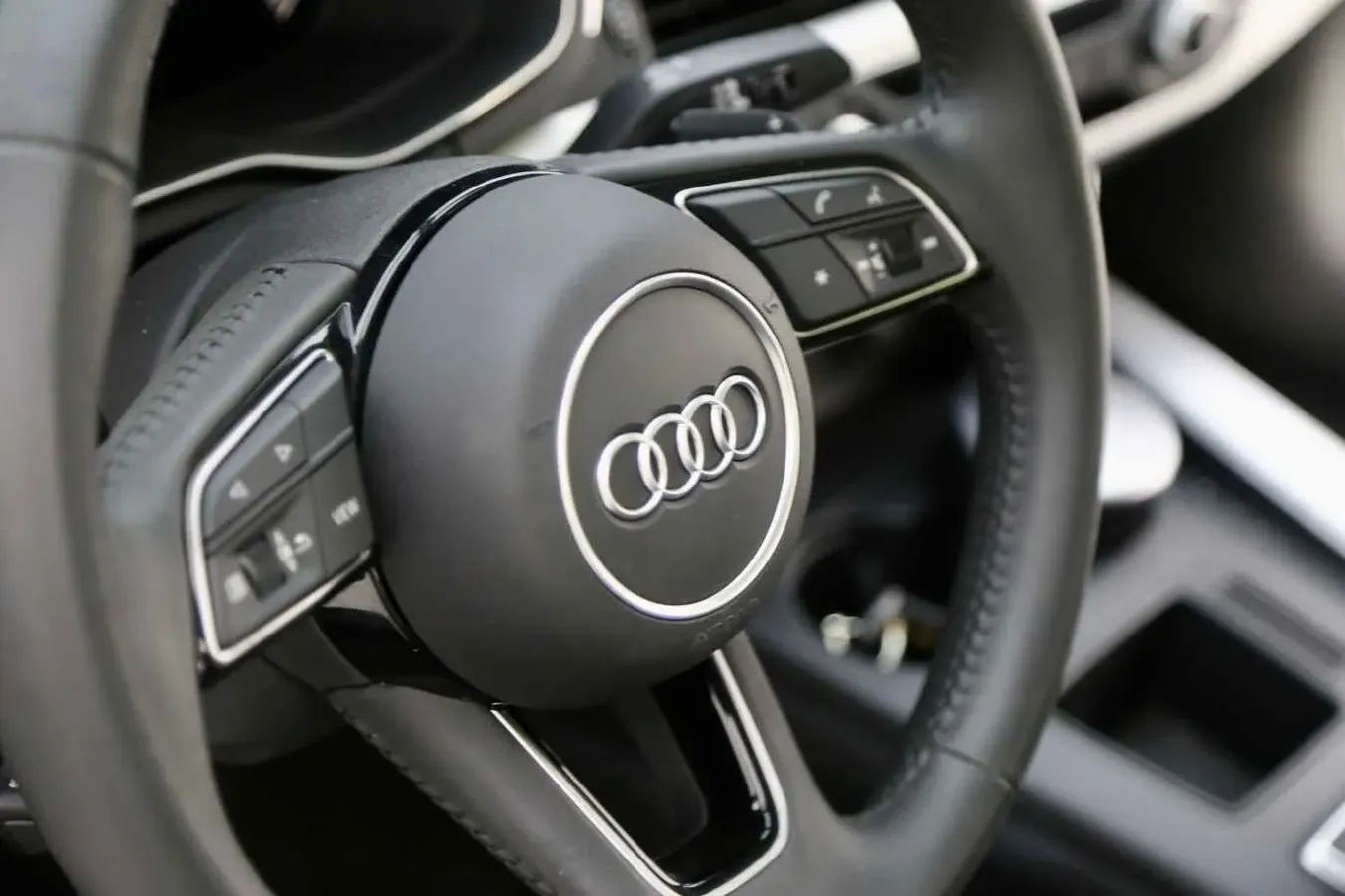 2022 Audi A4L 2.0T 190HP L4 7DCT,autocango,china used car exporter,china ev exporter,chinese used car exporter,chinese used ev exporter