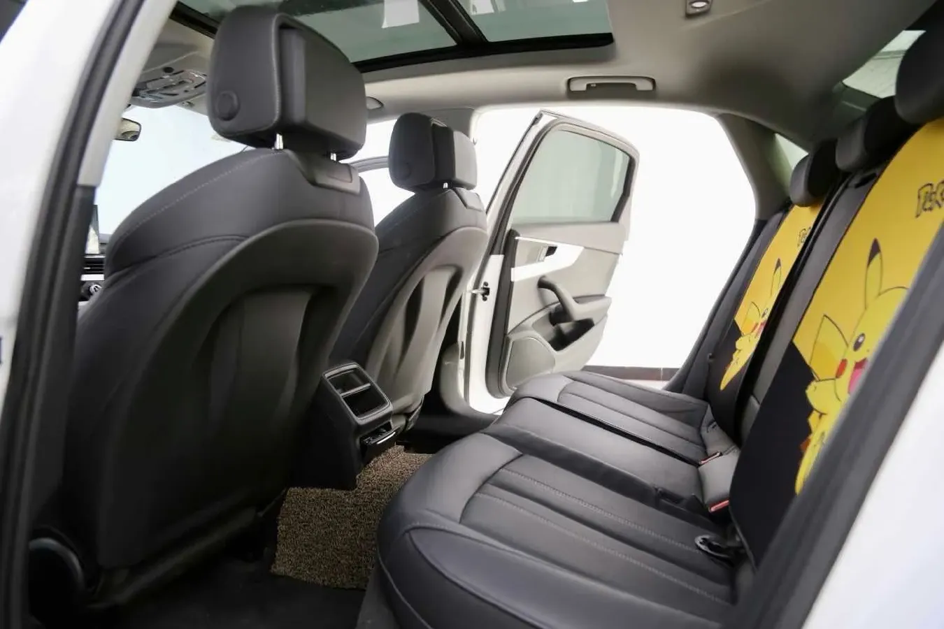 2022 Audi A4L 2.0T 190HP L4 7DCT,autocango,china used car exporter,china ev exporter,chinese used car exporter,chinese used ev exporter