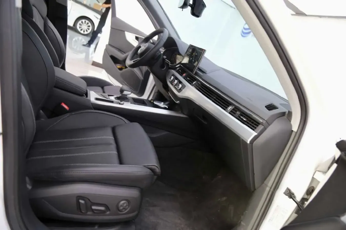 2022 Audi A4L 2.0T 190HP L4 7DCT,autocango,china used car exporter,china ev exporter,chinese used car exporter,chinese used ev exporter