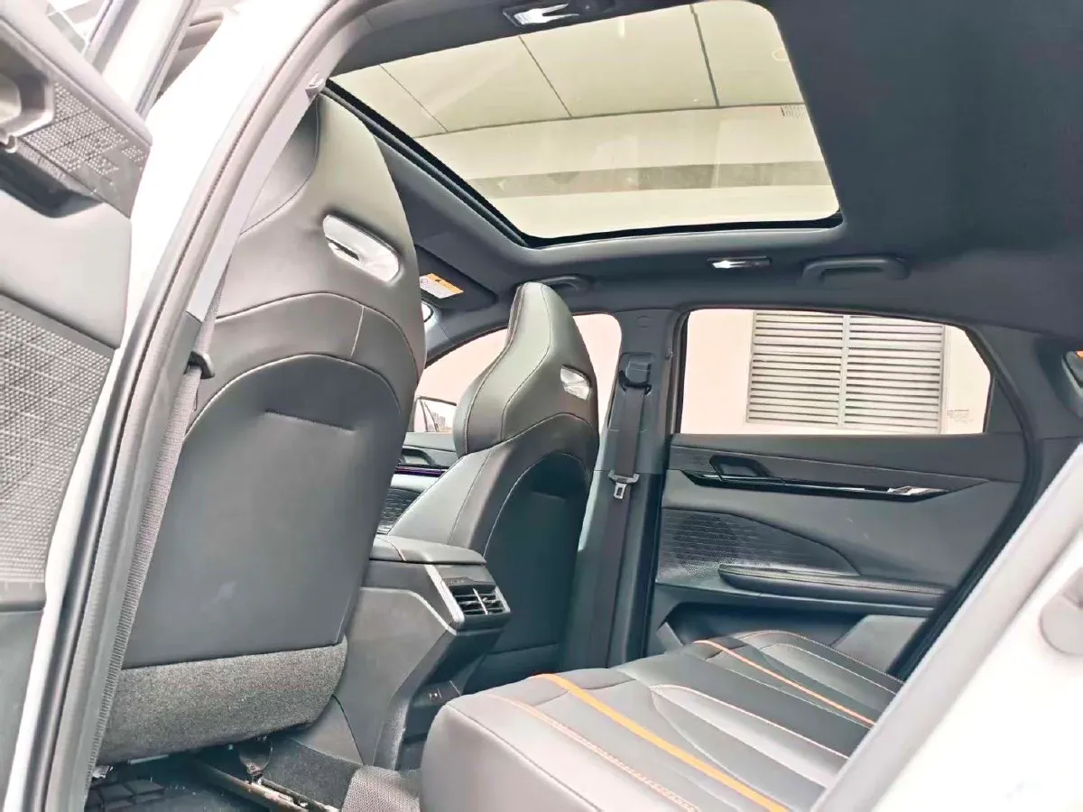 2025 ChangAn UNI-V 1.5T 192HP L4 7DCT,autocango,china used car exporter,china ev exporter,chinese used car exporter,chinese used ev exporter