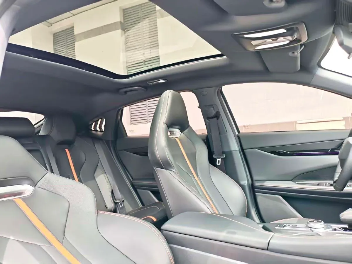 2025 ChangAn UNI-V 1.5T 192HP L4 7DCT,autocango,china used car exporter,china ev exporter,chinese used car exporter,chinese used ev exporter