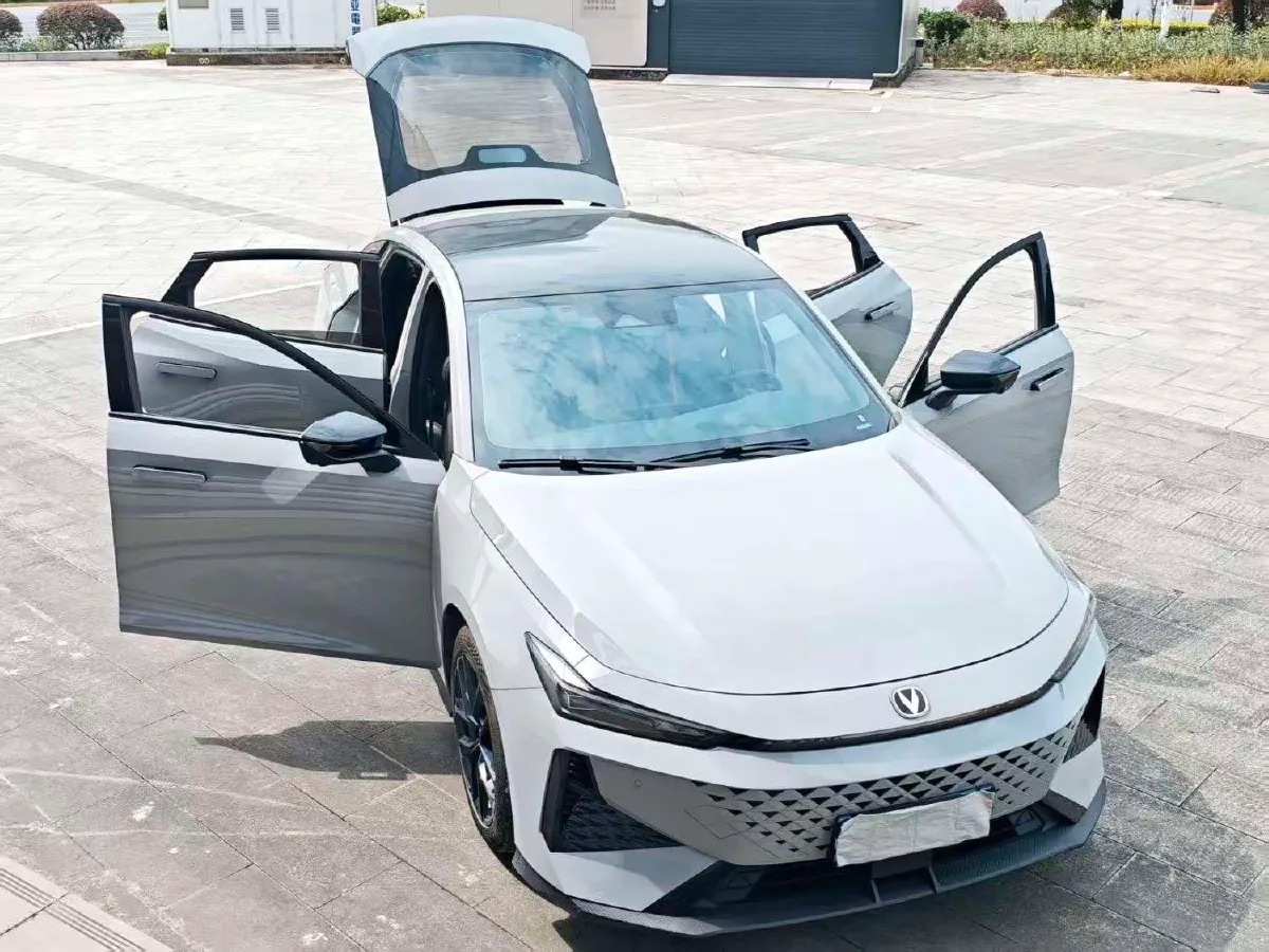 2025 ChangAn UNI-V 1.5T 192HP L4 7DCT,autocango,china used car exporter,china ev exporter,chinese used car exporter,chinese used ev exporter