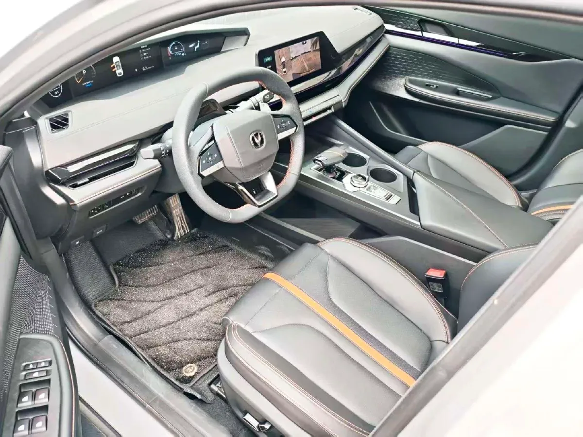 2025 ChangAn UNI-V 1.5T 192HP L4 7DCT,autocango,china used car exporter,china ev exporter,chinese used car exporter,chinese used ev exporter