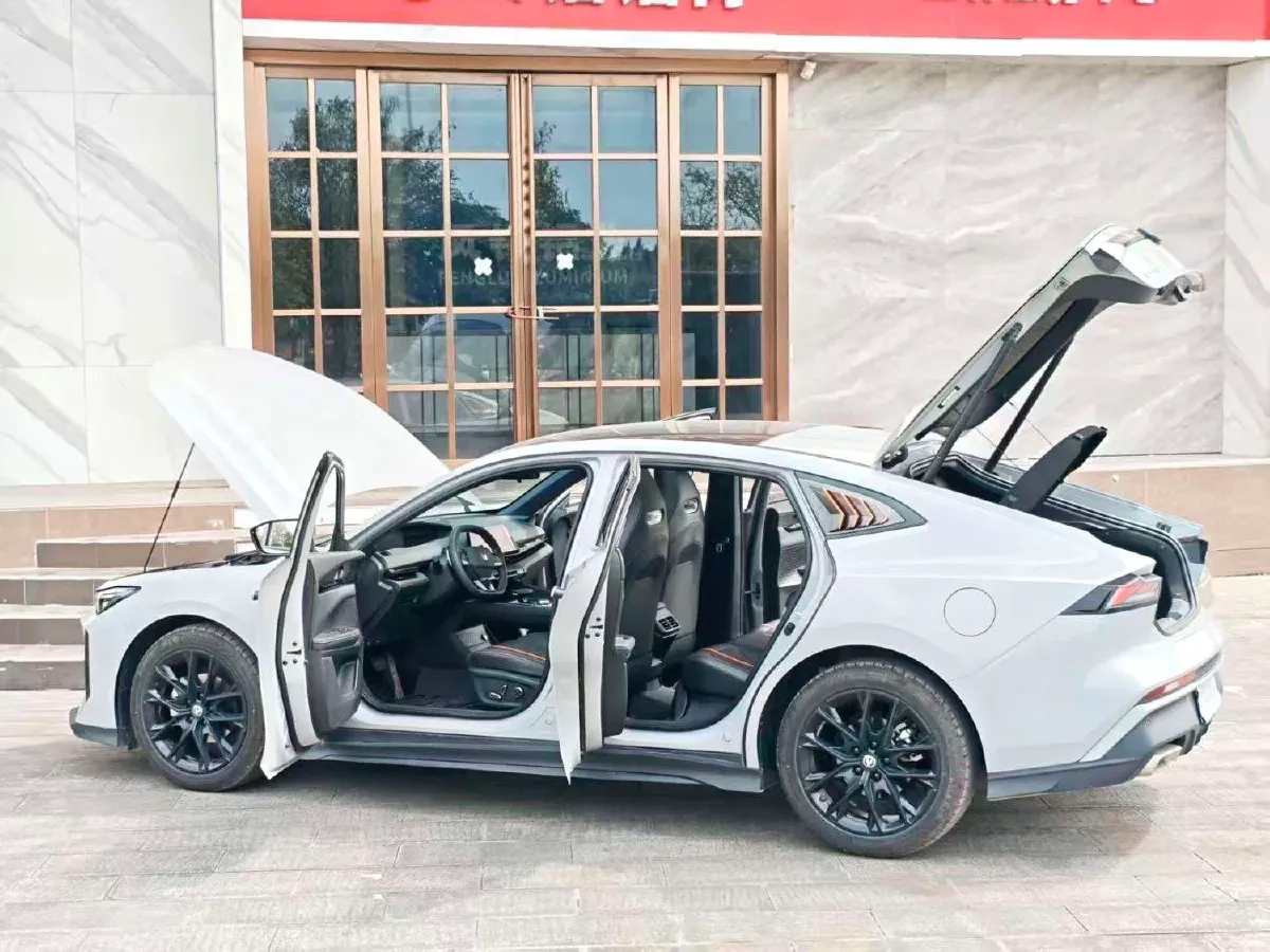 2025 ChangAn UNI-V 1.5T 192HP L4 7DCT,autocango,china used car exporter,china ev exporter,chinese used car exporter,chinese used ev exporter