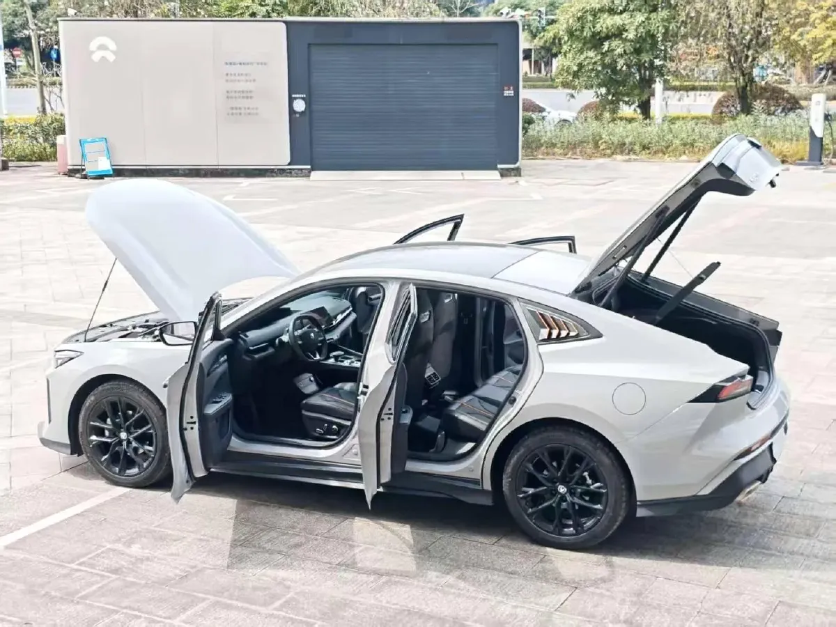 2025 ChangAn UNI-V 1.5T 192HP L4 7DCT,autocango,china used car exporter,china ev exporter,chinese used car exporter,chinese used ev exporter