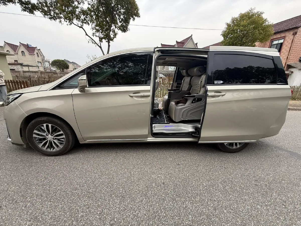 2022 Buick GL8 2.0T 237HP L4 9AT,autocango,china used car exporter,china ev exporter,chinese used car exporter,chinese used ev exporter