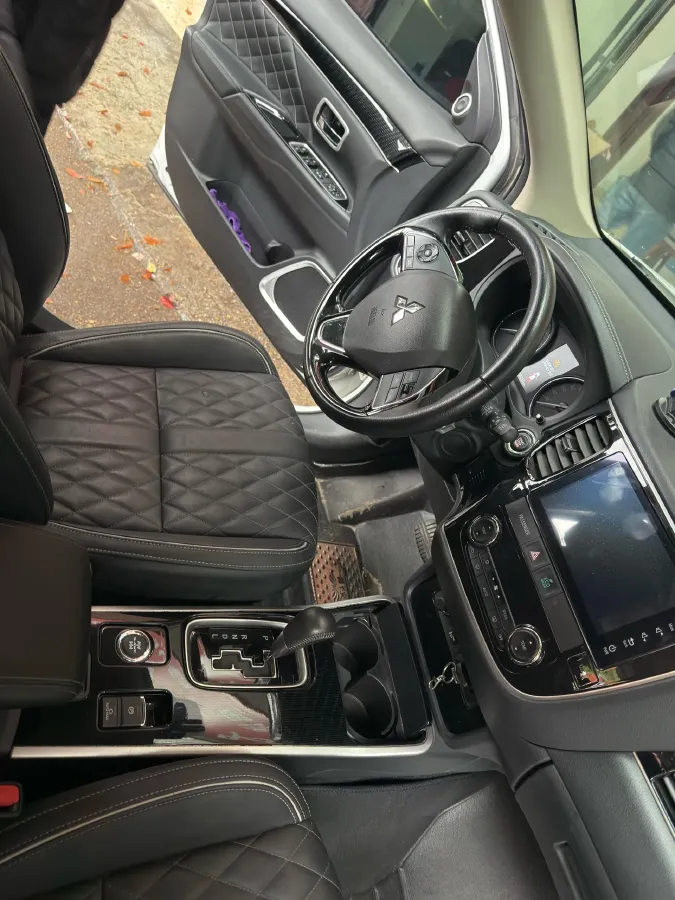 2020 Mitsubishi Outlander 2.4L 192HP L4 CVT,autocango,china used car exporter,china ev exporter,chinese used car exporter,chinese used ev exporter