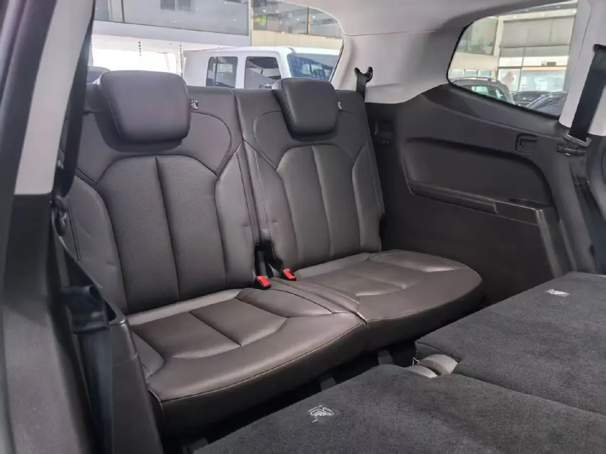 2019 Roewe RX8 2.0T 222HP L4 6AT,autocango,china used car exporter,china ev exporter,chinese used car exporter,chinese used ev exporter