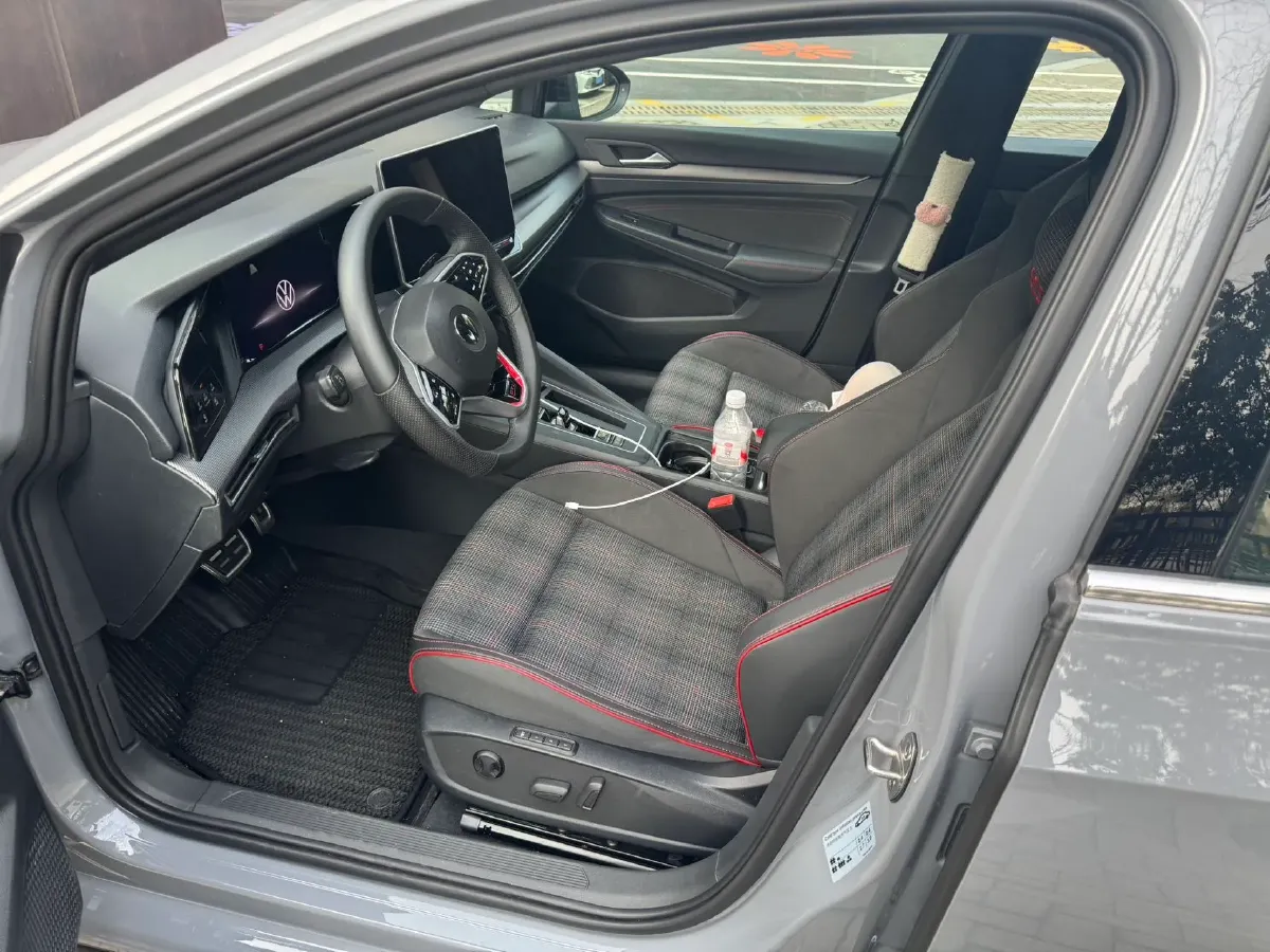 2025 Volkswagen GolfGTI 2.0T 220HP L4 7DCT,autocango,china used car exporter,china ev exporter,chinese used car exporter,chinese used ev exporter