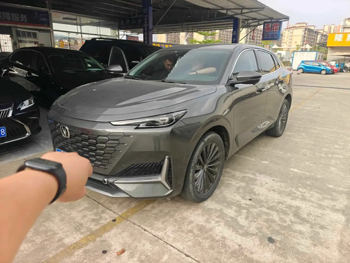 2021 ChangAn UNI-K 2.0T 233HP L4 8AT,autocango,china used car exporter,china ev exporter,chinese used car exporter,chinese used ev exporter