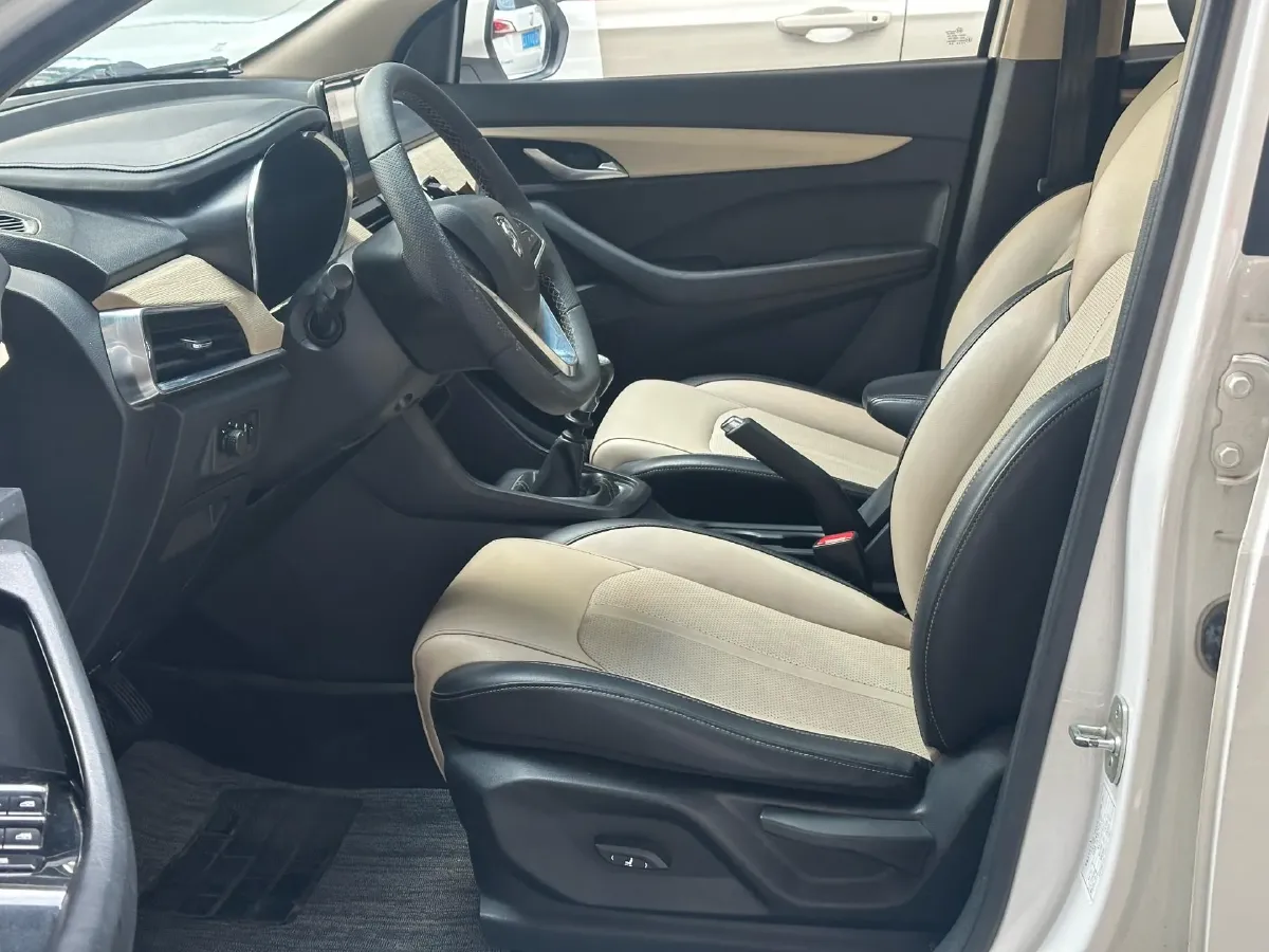 2019 BaoJun 360 1.5L 99HP L4 6MT,autocango,china used car exporter,china ev exporter,chinese used car exporter,chinese used ev exporter