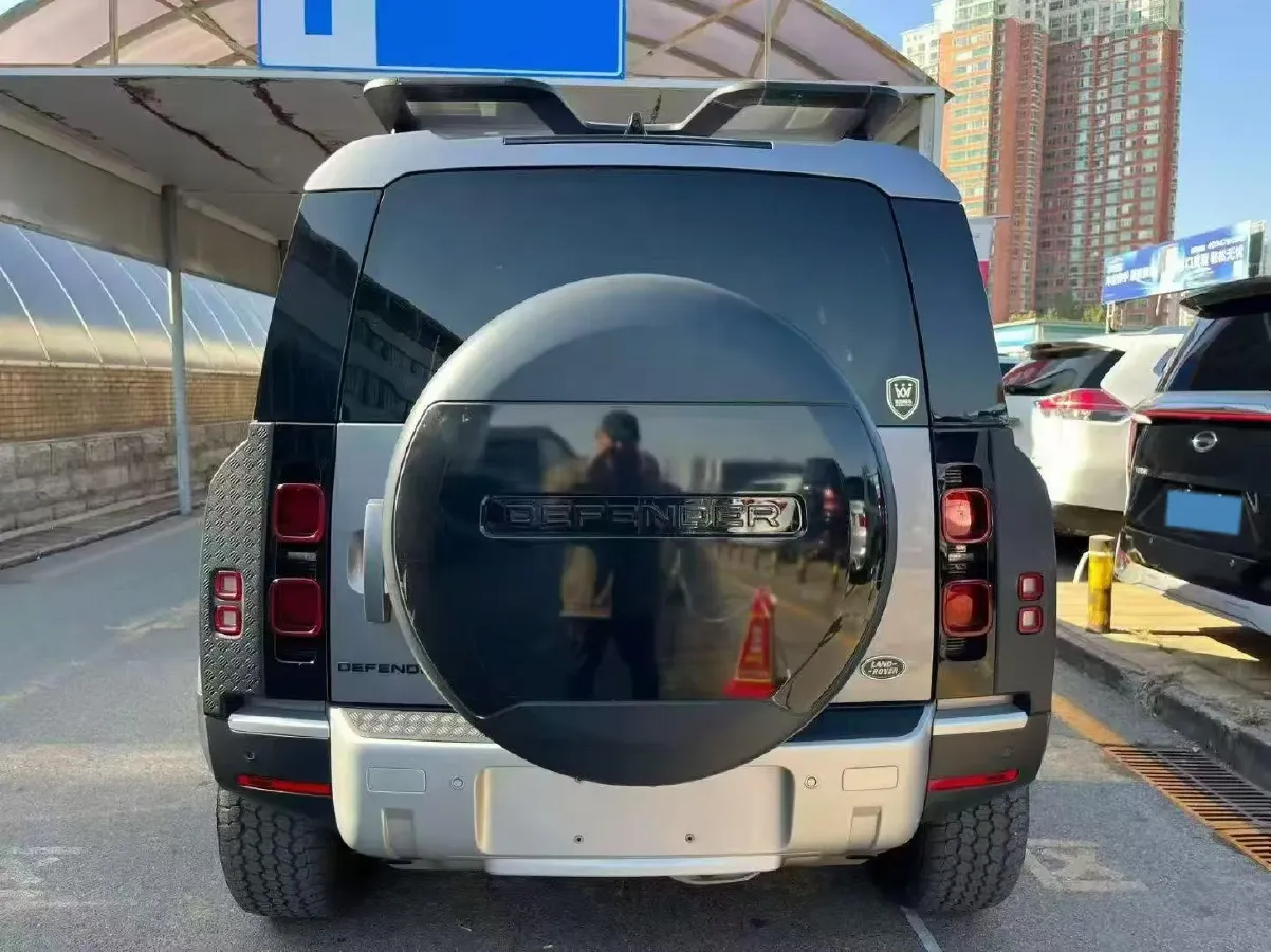 2020 Land Rover Defender 3.0T 400HP L6 8AT,autocango,china used car exporter,china ev exporter,chinese used car exporter,chinese used ev exporter