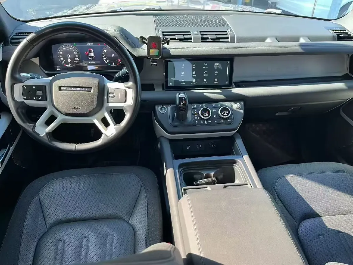 2020 Land Rover Defender 3.0T 400HP L6 8AT,autocango,china used car exporter,china ev exporter,chinese used car exporter,chinese used ev exporter