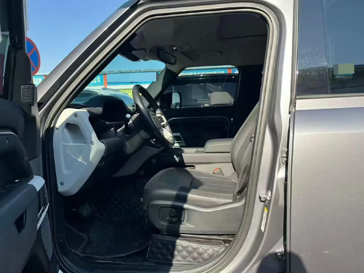 2020 Land Rover Defender 3.0T 400HP L6 8AT,autocango,china used car exporter,china ev exporter,chinese used car exporter,chinese used ev exporter