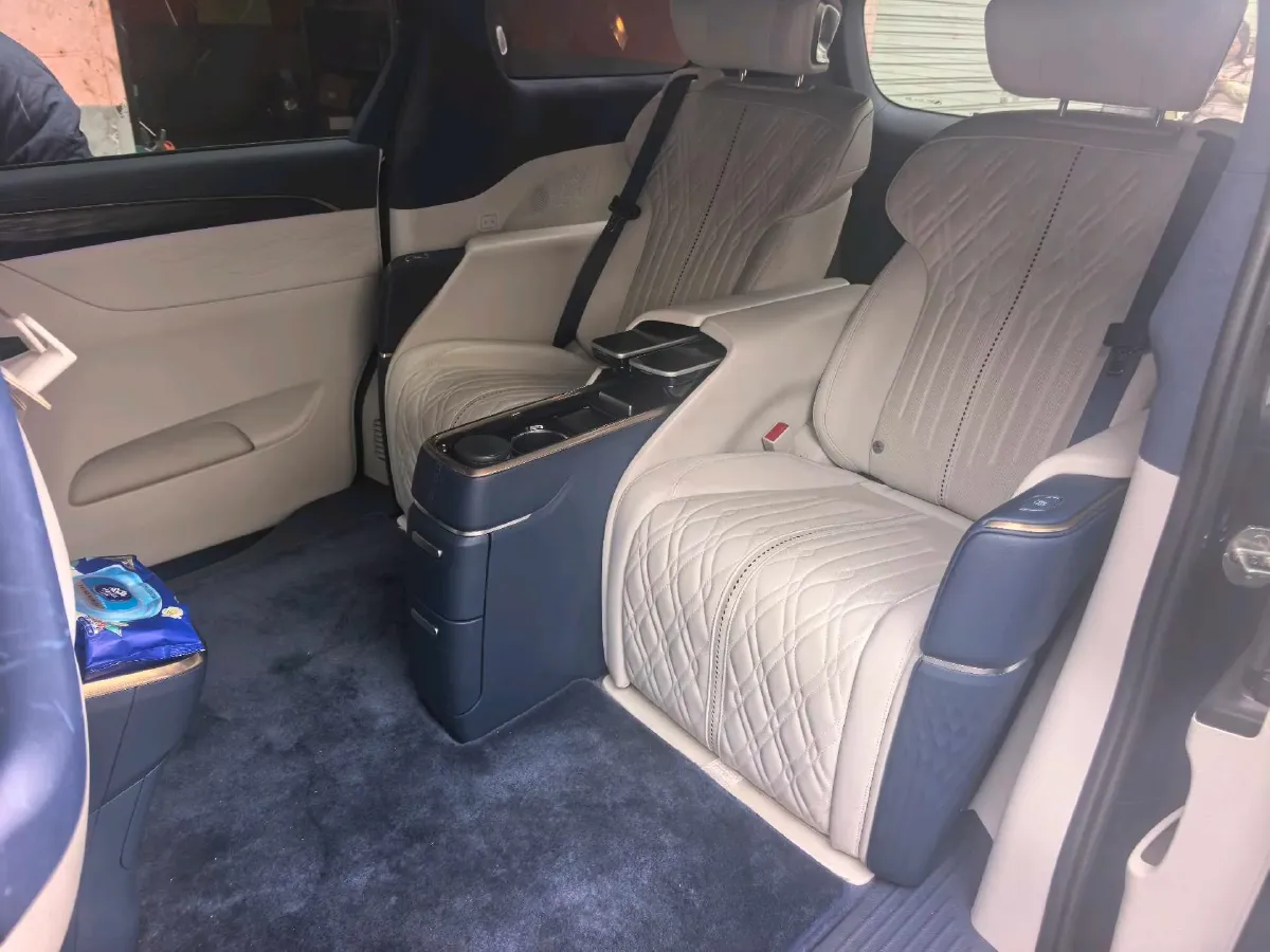 2022 Buick GL8 2.0T 237HP L4 9AT,autocango,china used car exporter,china ev exporter,chinese used car exporter,chinese used ev exporter