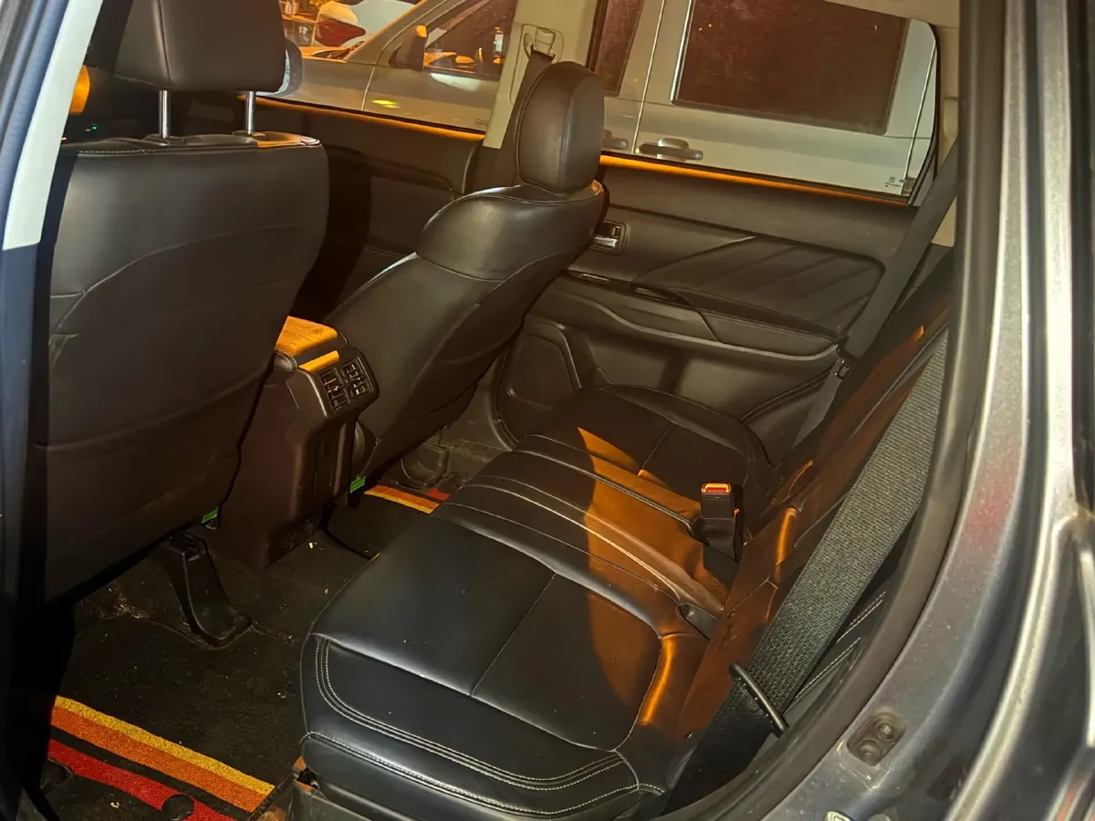 2019 Mitsubishi Outlander 2.0L 166HP L4 CVT,autocango,china used car exporter,china ev exporter,chinese used car exporter,chinese used ev exporter