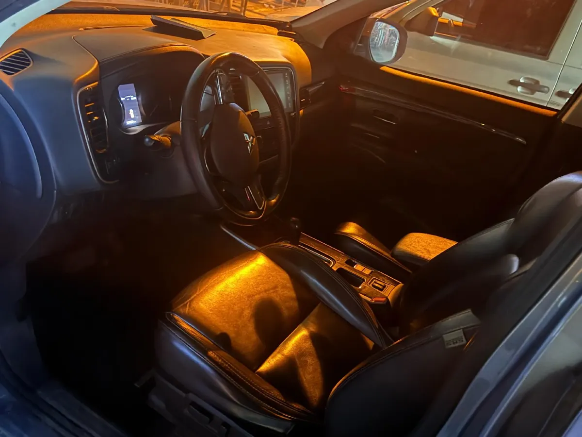 2019 Mitsubishi Outlander 2.0L 166HP L4 CVT,autocango,china used car exporter,china ev exporter,chinese used car exporter,chinese used ev exporter