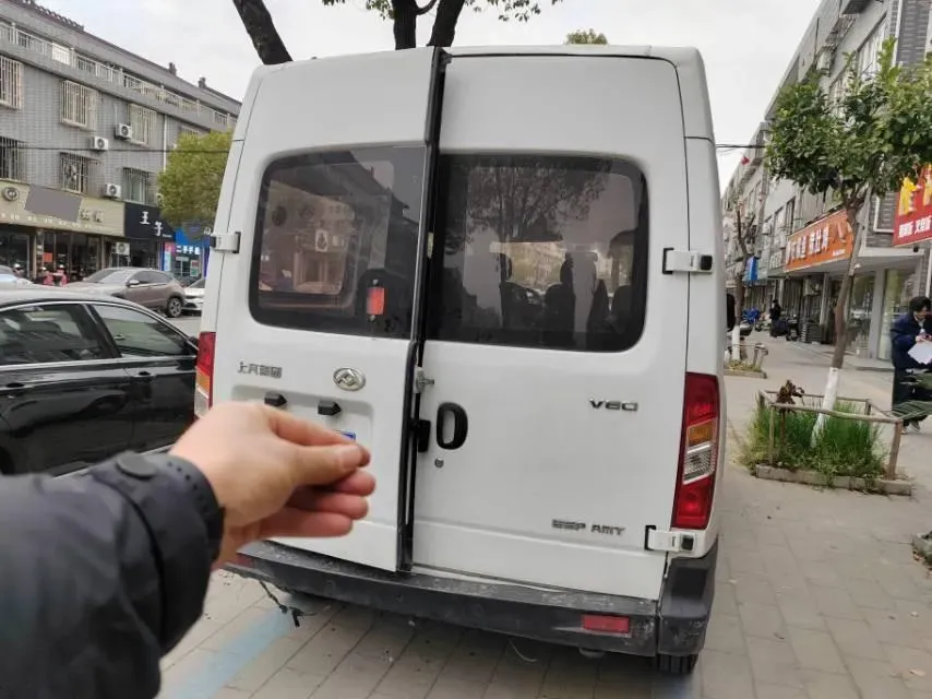 2018 MAXUS XinTu V80 2.5T 136HP L4 6MT,autocango,china used car exporter,china ev exporter,chinese used car exporter,chinese used ev exporter