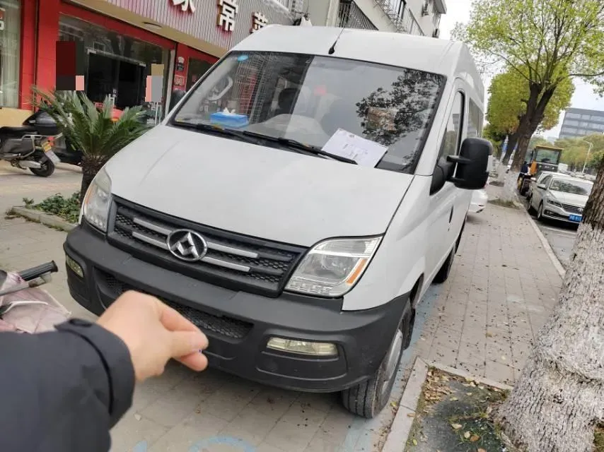 2018 MAXUS XinTu V80 2.5T 136HP L4 6MT,autocango,china used car exporter,china ev exporter,chinese used car exporter,chinese used ev exporter