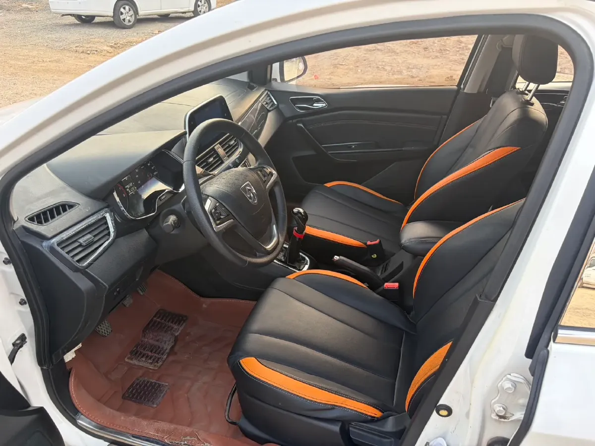 2016 BaoJun 310 1.2L 82HP L4 5MT,autocango,china used car exporter,china ev exporter,chinese used car exporter,chinese used ev exporter