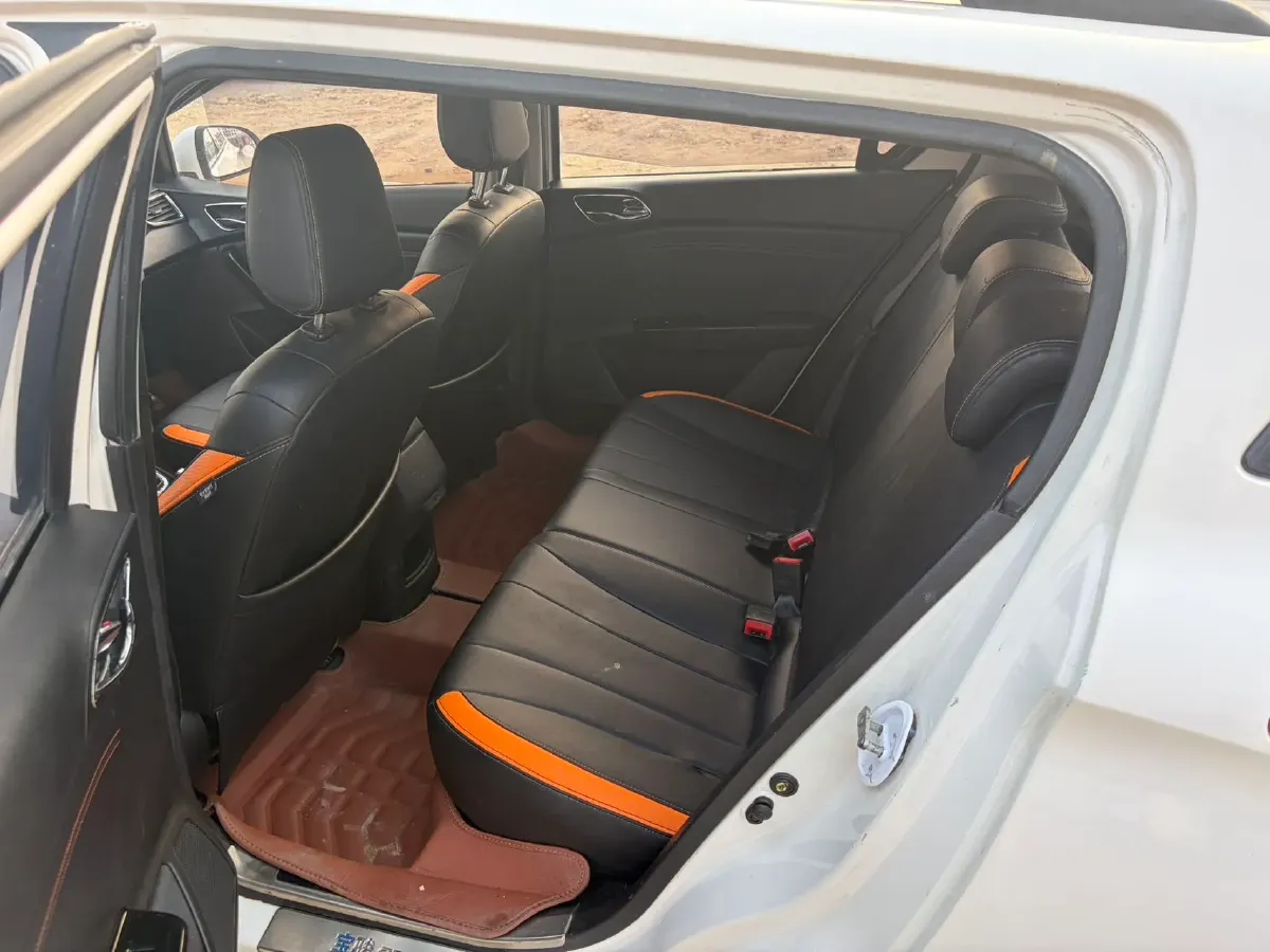 2016 BaoJun 310 1.2L 82HP L4 5MT,autocango,china used car exporter,china ev exporter,chinese used car exporter,chinese used ev exporter