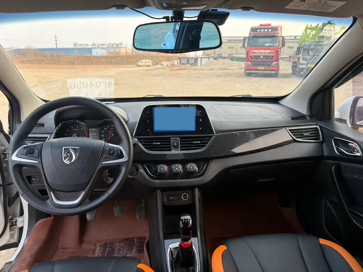 2016 BaoJun 310 1.2L 82HP L4 5MT,autocango,china used car exporter,china ev exporter,chinese used car exporter,chinese used ev exporter