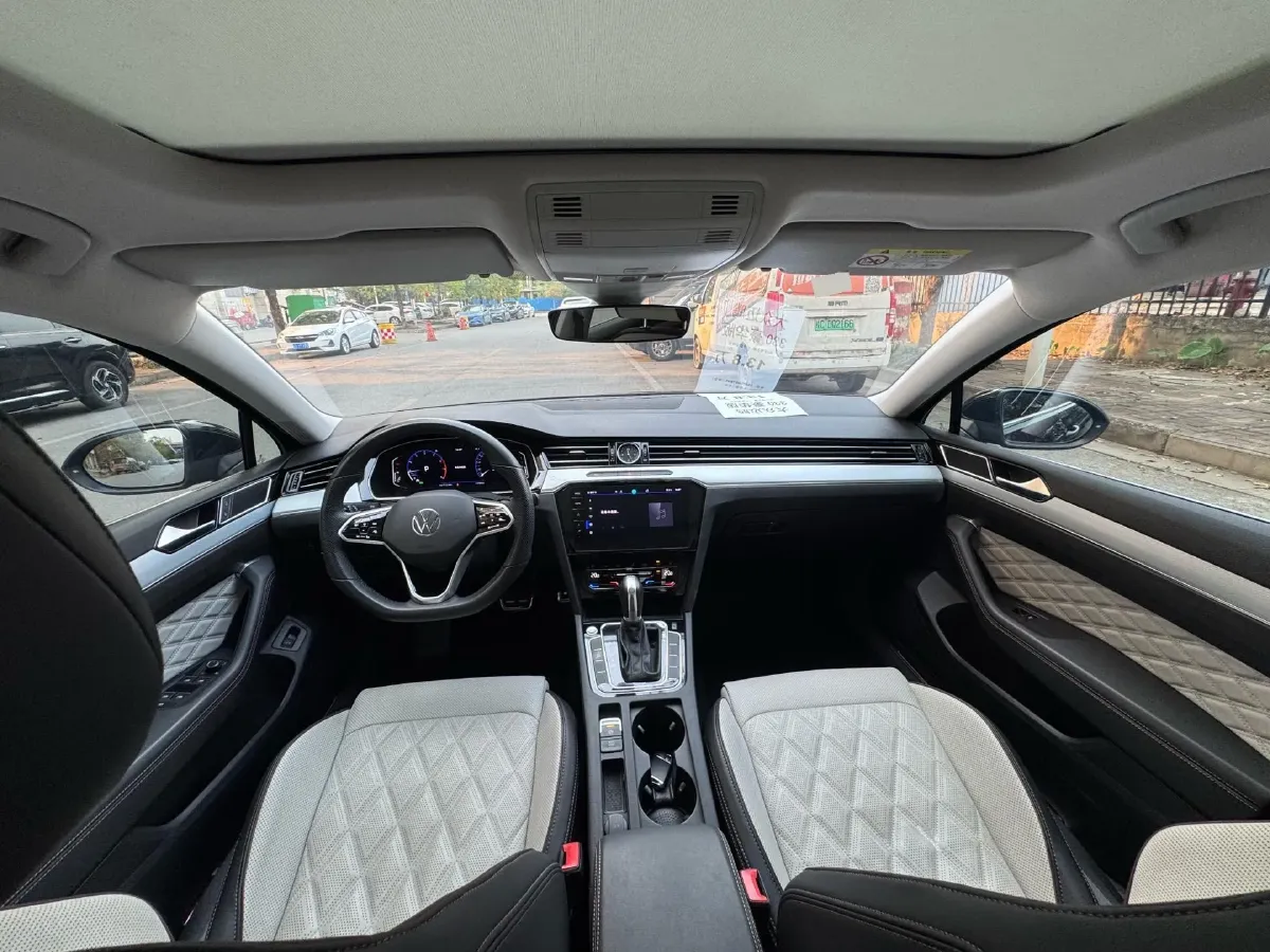 2023 Volkswagen Magotan 2.0T 186HP L4 7DCT,autocango,china used car exporter,china ev exporter,chinese used car exporter,chinese used ev exporter