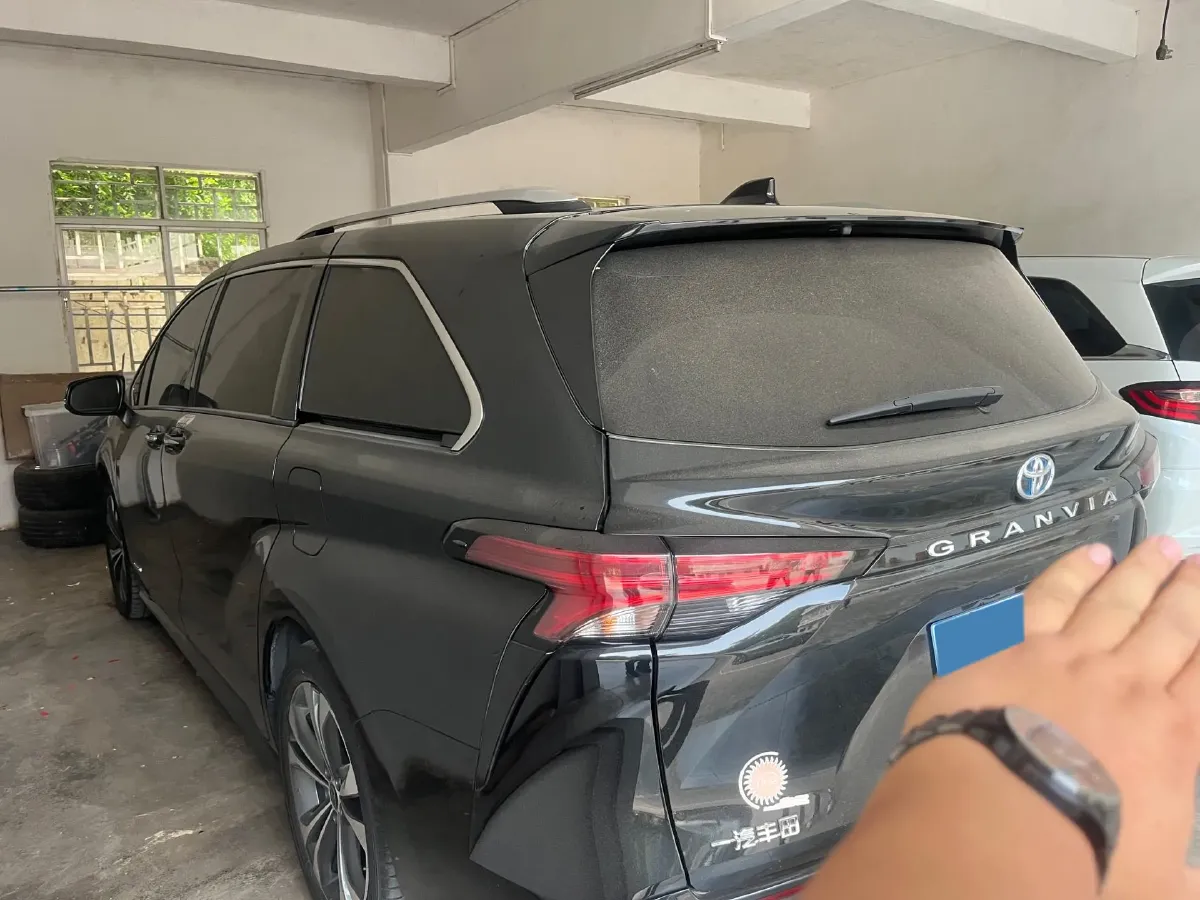 2023 Toyota Granvia 2.5L 189HP L4 E-CVT Hybrid,autocango,china used car exporter,china ev exporter,chinese used car exporter,chinese used ev exporter