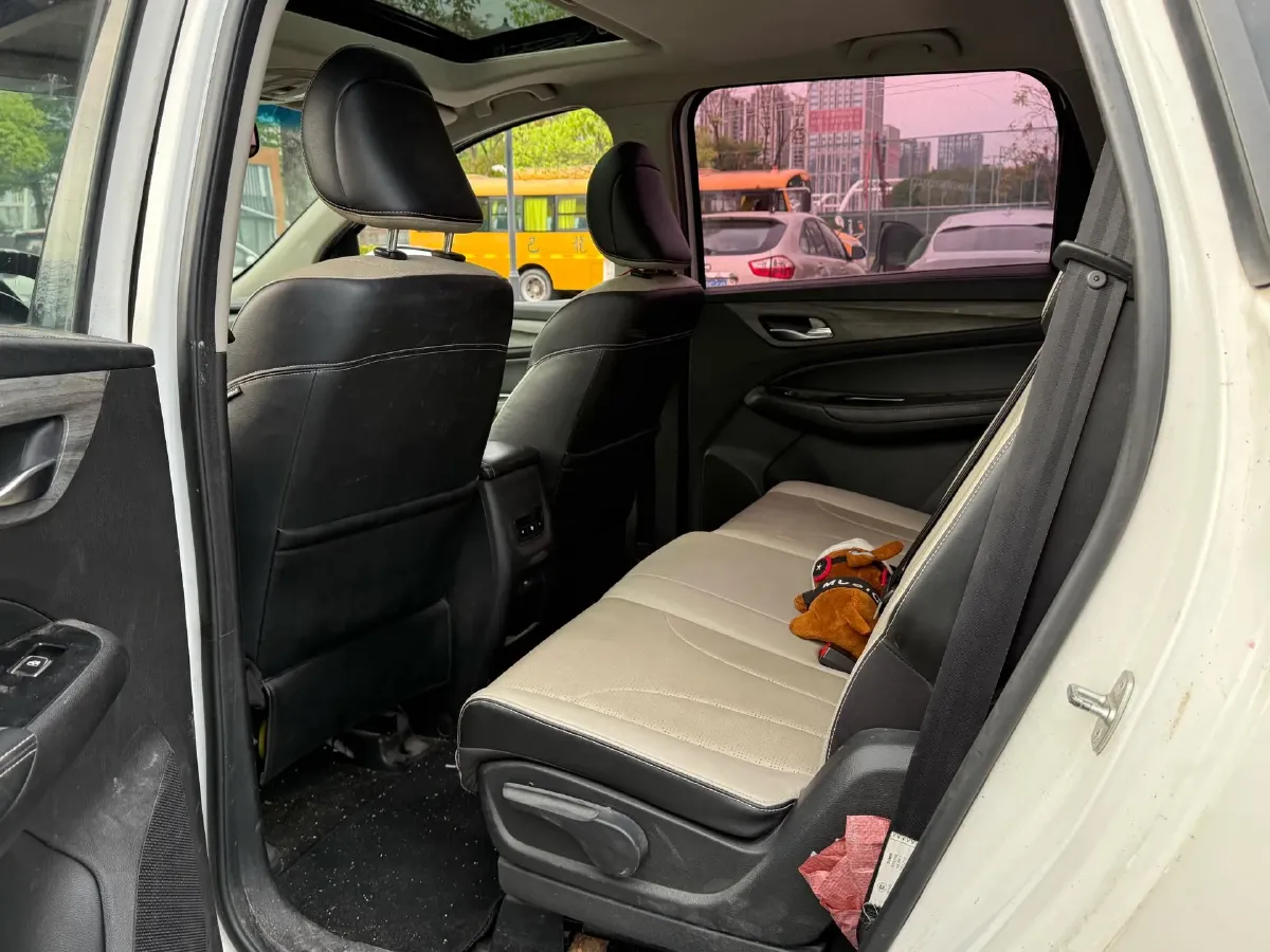 2019 BaoJun 730 1.5T 147HP L4 CVT,autocango,china used car exporter,china ev exporter,chinese used car exporter,chinese used ev exporter