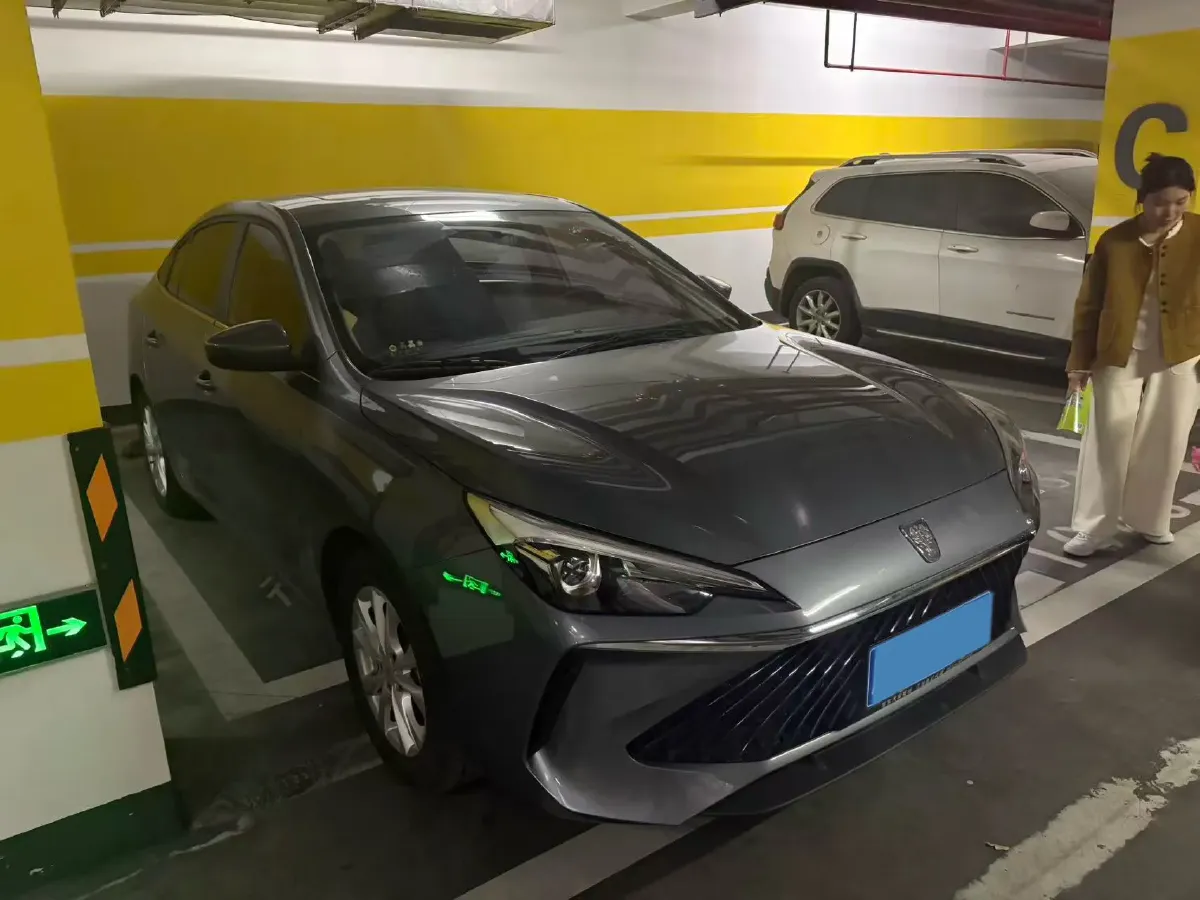 2023 Roewe i5 1.5L 129HP L4 CVT,autocango,china used car exporter,china ev exporter,chinese used car exporter,chinese used ev exporter