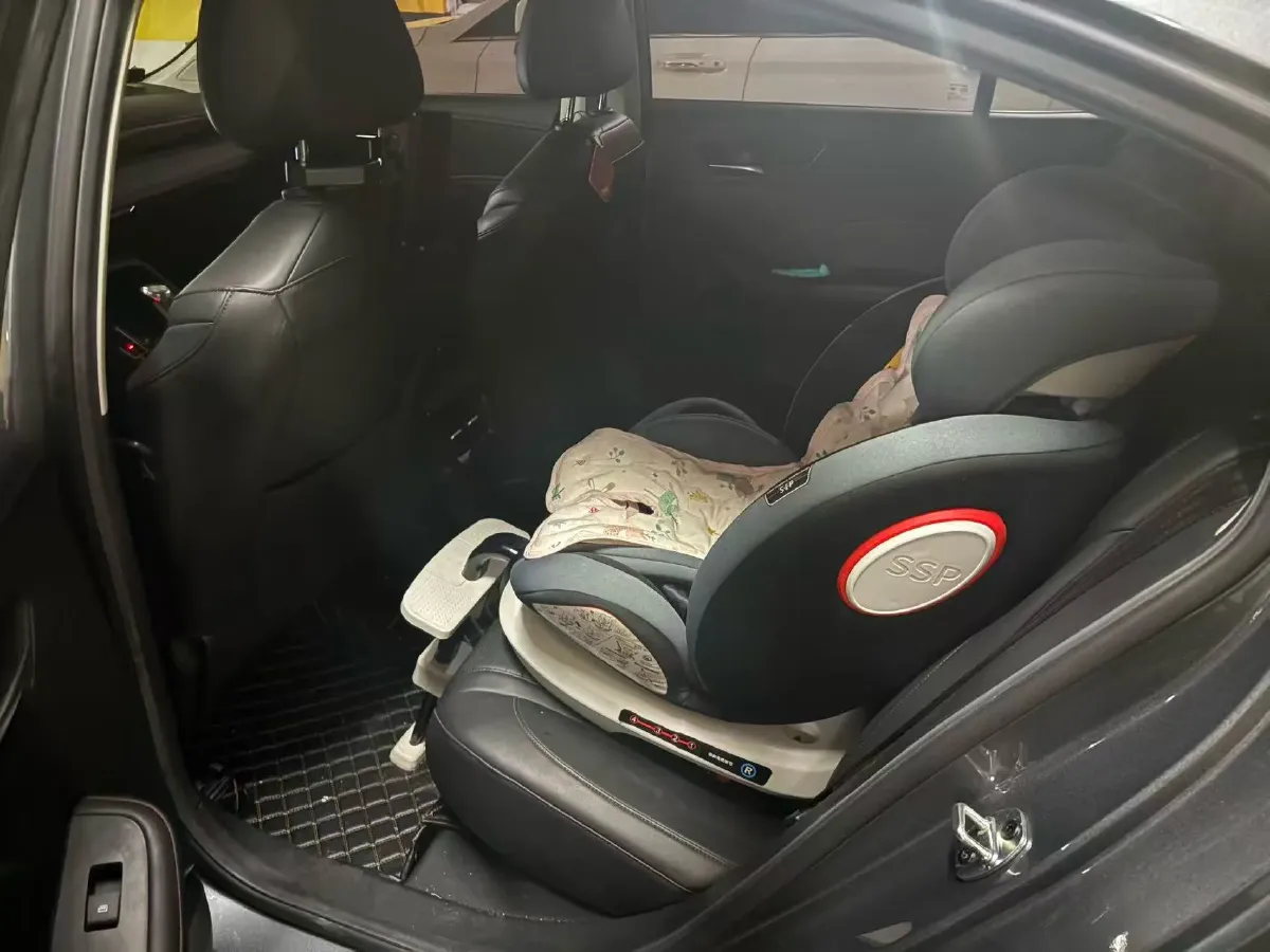 2023 Roewe i5 1.5L 129HP L4 CVT,autocango,china used car exporter,china ev exporter,chinese used car exporter,chinese used ev exporter