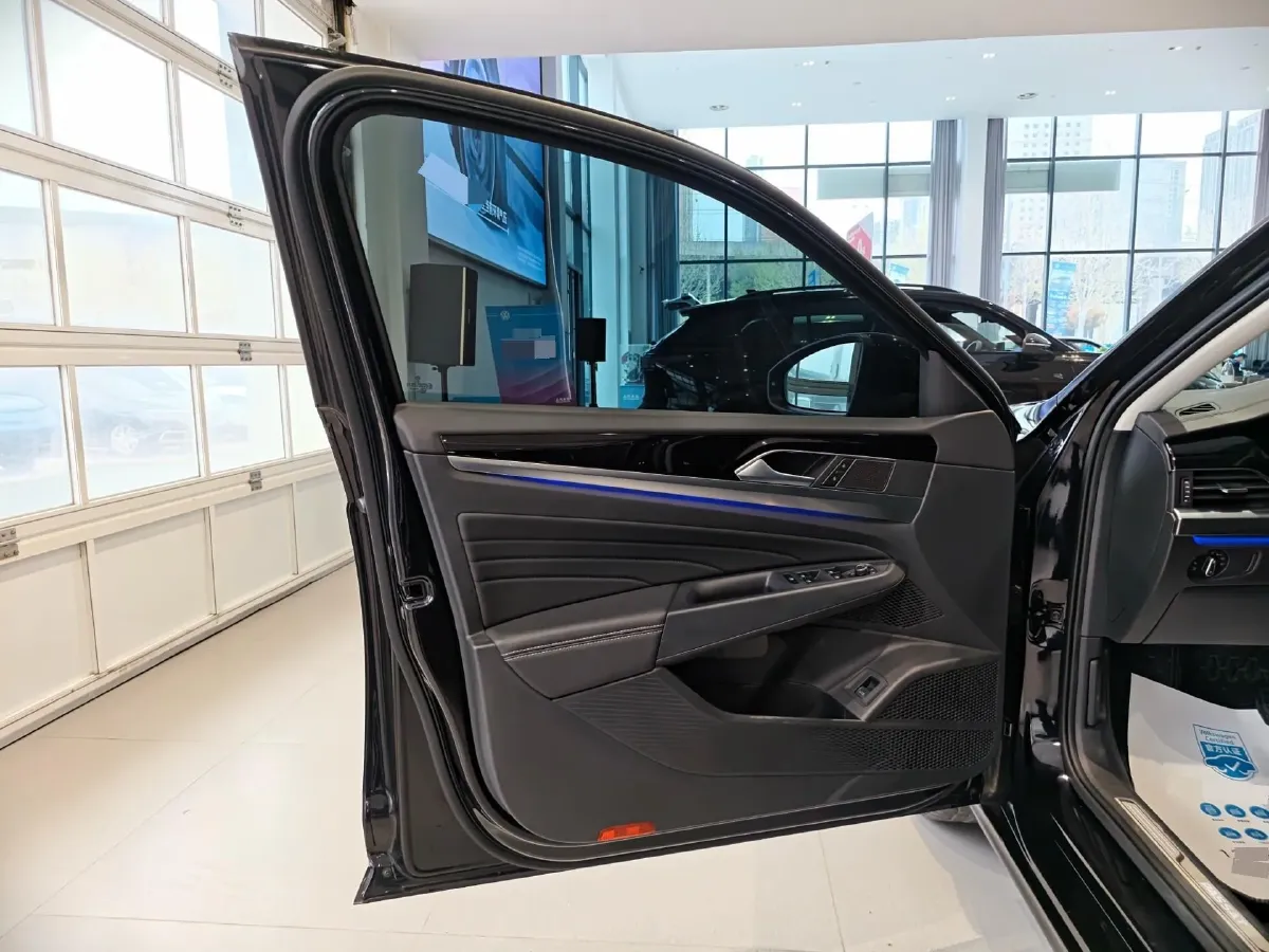 2024 Volkswagen Passat 2.0T 220HP L4 7DCT,autocango,china used car exporter,china ev exporter,chinese used car exporter,chinese used ev exporter