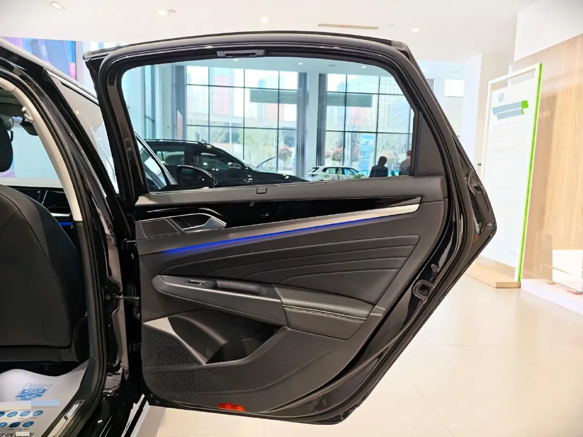 2024 Volkswagen Passat 2.0T 220HP L4 7DCT,autocango,china used car exporter,china ev exporter,chinese used car exporter,chinese used ev exporter