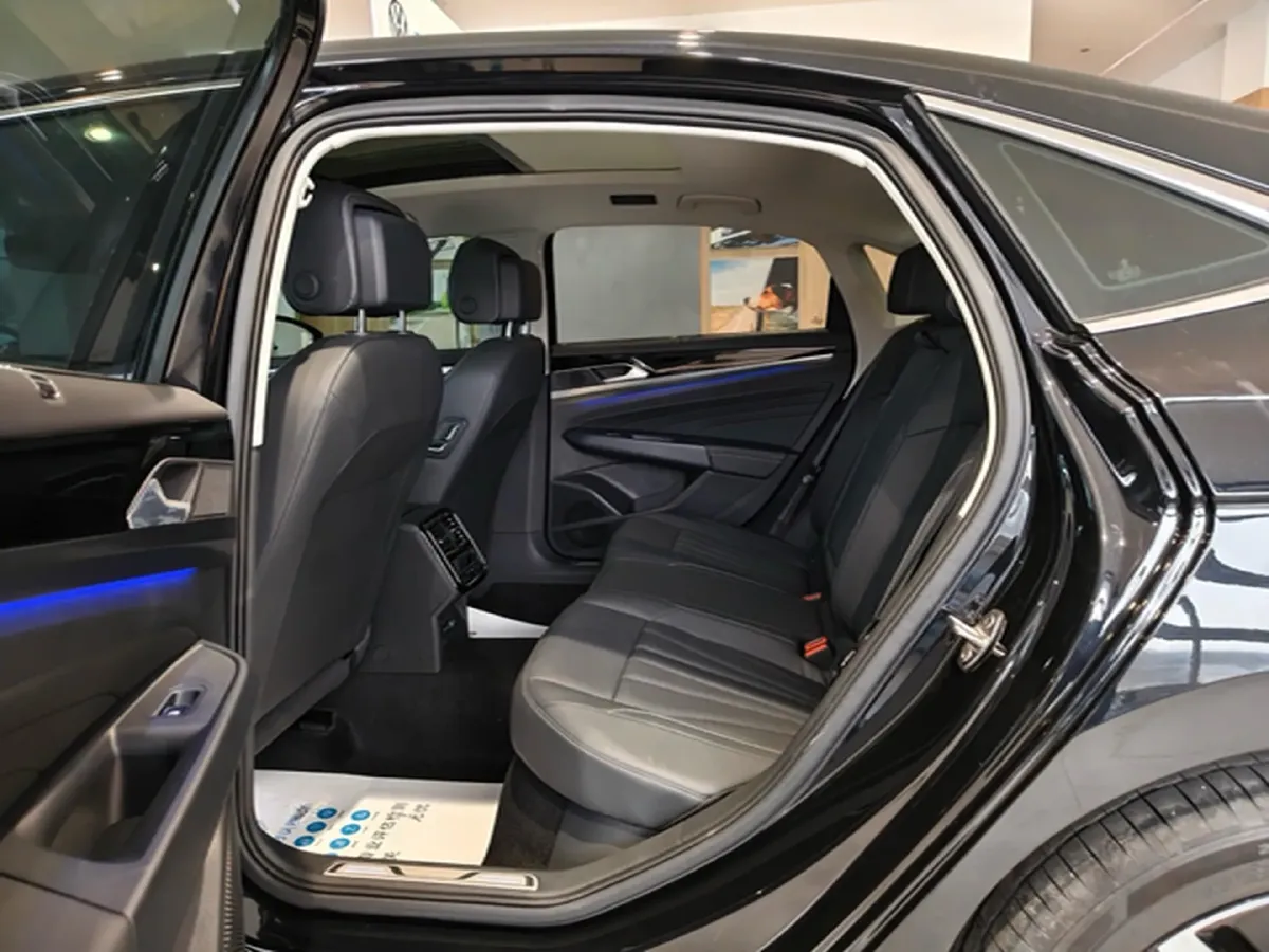 2024 Volkswagen Passat 2.0T 220HP L4 7DCT,autocango,china used car exporter,china ev exporter,chinese used car exporter,chinese used ev exporter