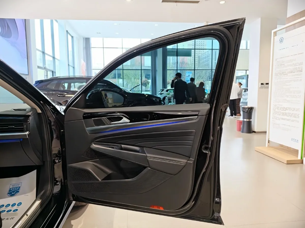 2024 Volkswagen Passat 2.0T 220HP L4 7DCT,autocango,china used car exporter,china ev exporter,chinese used car exporter,chinese used ev exporter