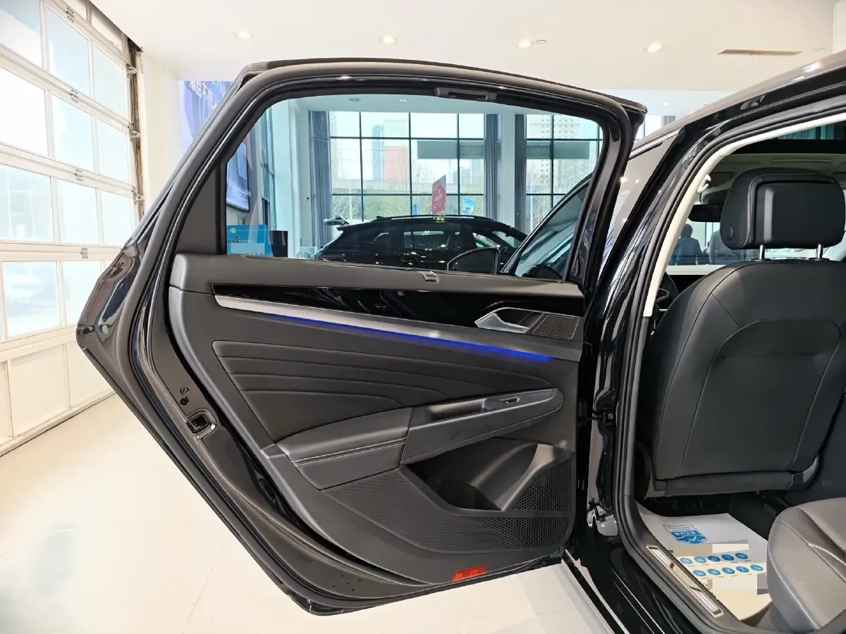 2024 Volkswagen Passat 2.0T 220HP L4 7DCT,autocango,china used car exporter,china ev exporter,chinese used car exporter,chinese used ev exporter