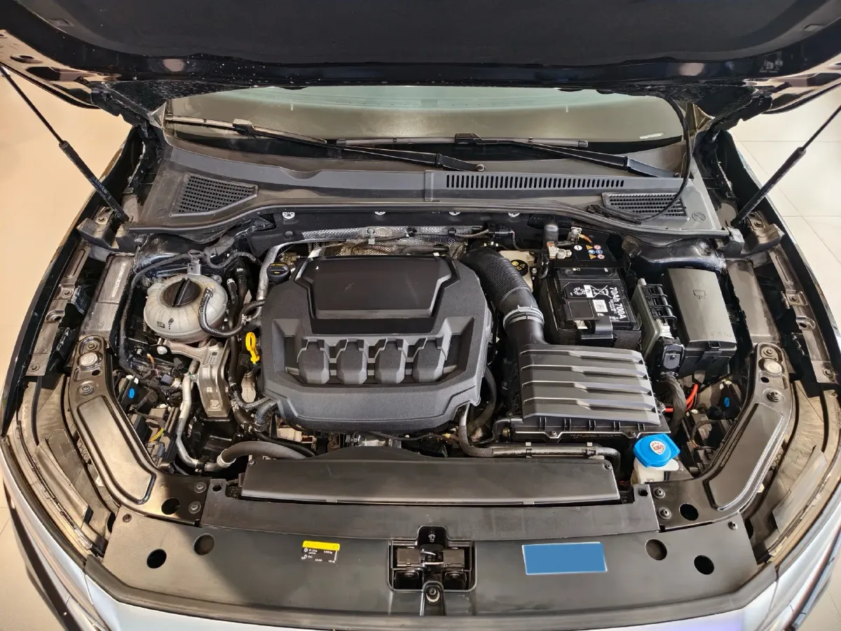 2024 Volkswagen Passat 2.0T 220HP L4 7DCT,autocango,china used car exporter,china ev exporter,chinese used car exporter,chinese used ev exporter