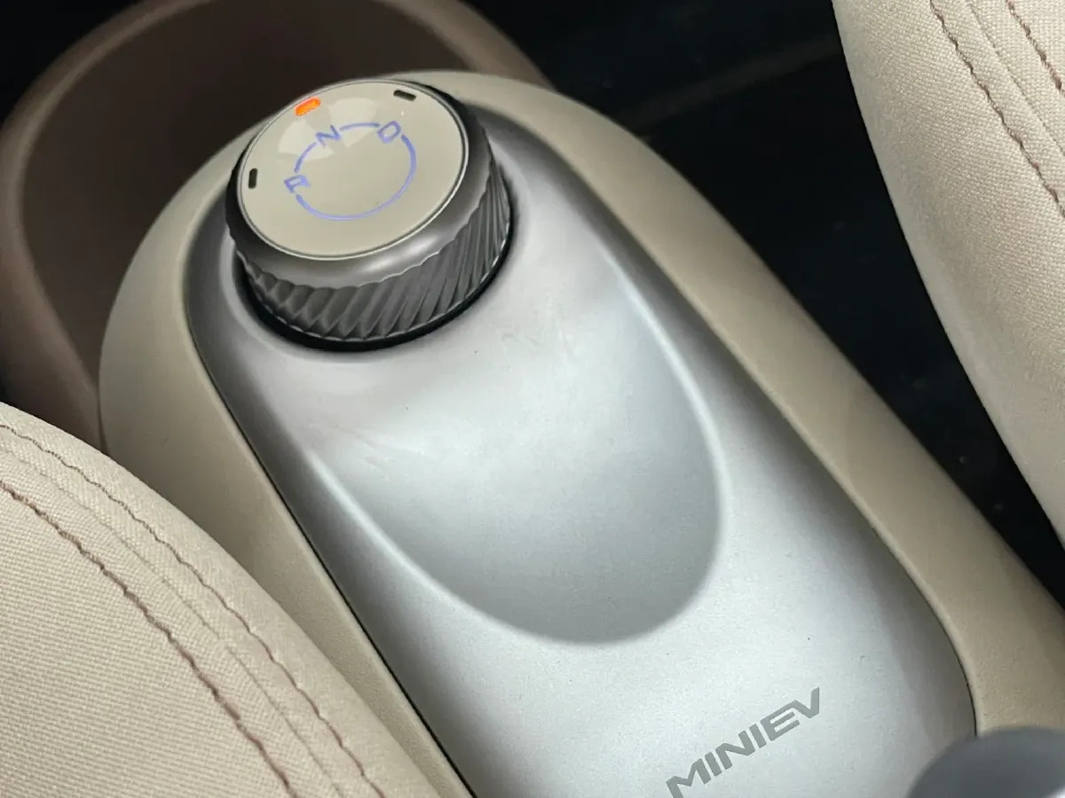 2025 WuLing HongGuang MINI EV BEV 16.2KWH,autocango,china used car exporter,china ev exporter,chinese used car exporter,chinese used ev exporter