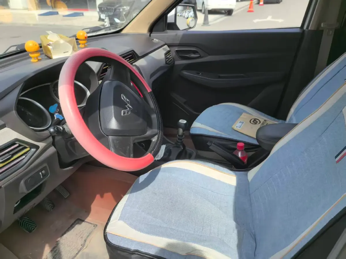 2019 WuLing HongGuang 1.5L 99HP L4 6MT,autocango,china used car exporter,china ev exporter,chinese used car exporter,chinese used ev exporter