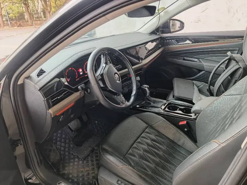 2020 Volkswagen Passat 2.0T 186HP L4 7DCT,autocango,china used car exporter,china ev exporter,chinese used car exporter,chinese used ev exporter