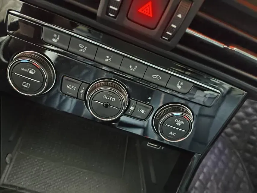 2020 Volkswagen Passat 2.0T 186HP L4 7DCT,autocango,china used car exporter,china ev exporter,chinese used car exporter,chinese used ev exporter