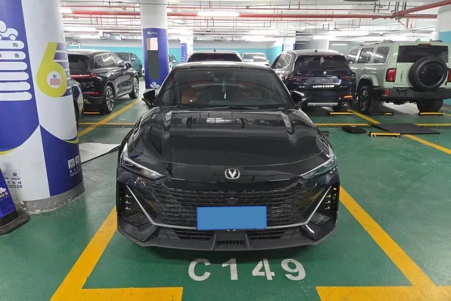 2022 ChangAn UNI-V 1.5T 188HP L4 7DCT,autocango,china used car exporter,china ev exporter,chinese used car exporter,chinese used ev exporter