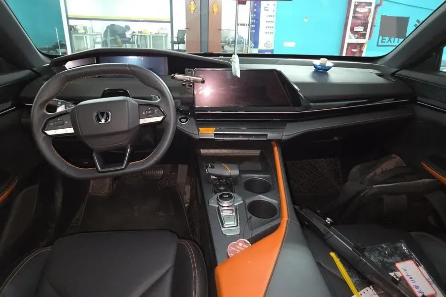 2022 ChangAn UNI-V 1.5T 188HP L4 7DCT,autocango,china used car exporter,china ev exporter,chinese used car exporter,chinese used ev exporter