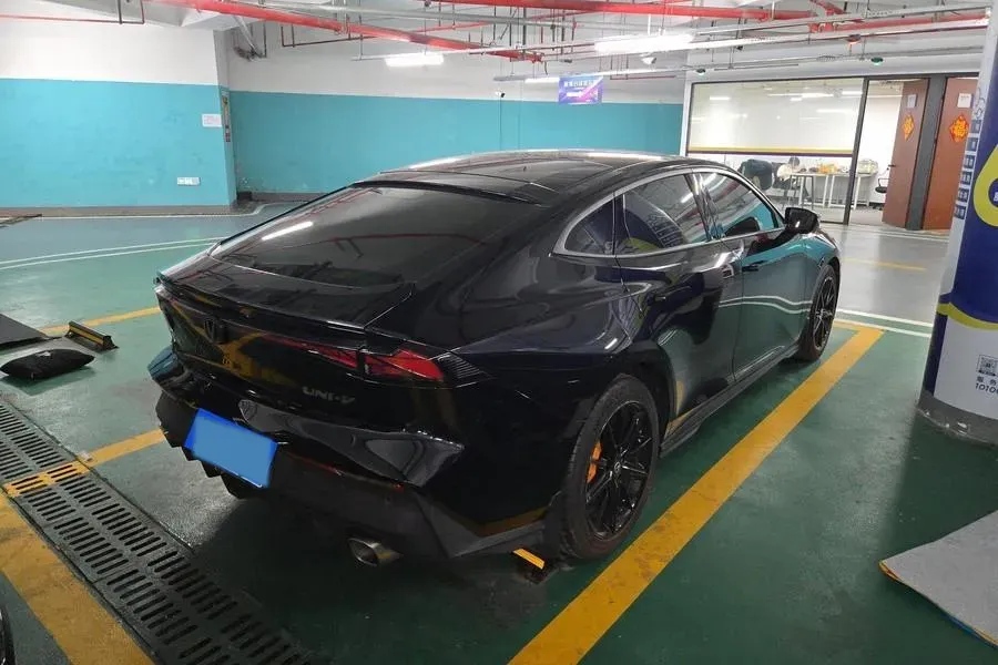 2022 ChangAn UNI-V 1.5T 188HP L4 7DCT,autocango,china used car exporter,china ev exporter,chinese used car exporter,chinese used ev exporter