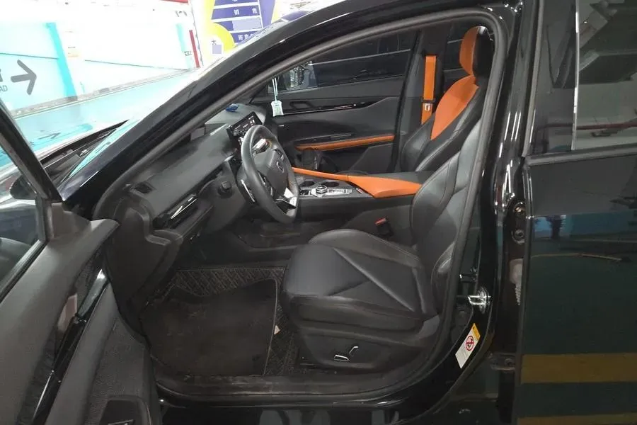 2022 ChangAn UNI-V 1.5T 188HP L4 7DCT,autocango,china used car exporter,china ev exporter,chinese used car exporter,chinese used ev exporter