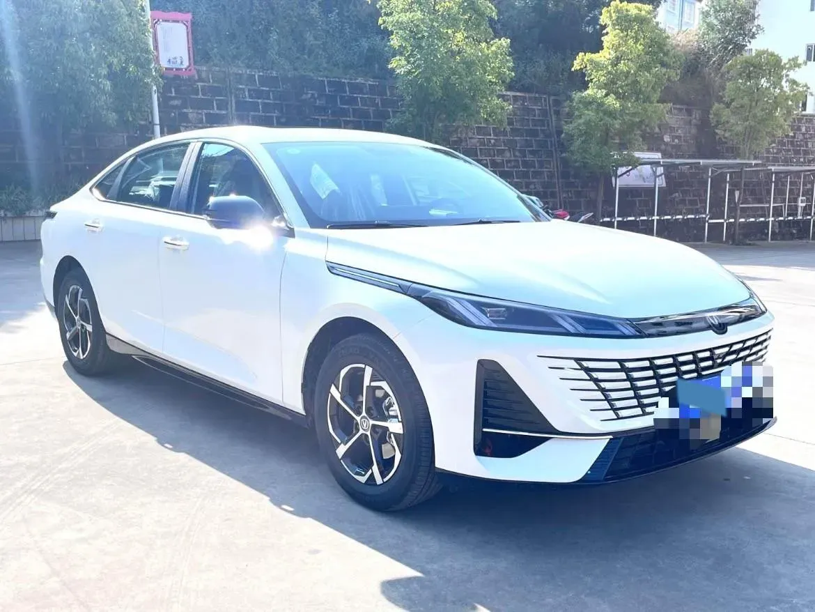 2024 ChangAn Eado 1.5T 170HP L4 7DCT,autocango,china used car exporter,china ev exporter,chinese used car exporter,chinese used ev exporter