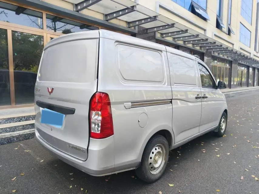 2019 WuLing RongGuang V 1.5L 99HP L4 6MT,autocango,china used car exporter,china ev exporter,chinese used car exporter,chinese used ev exporter