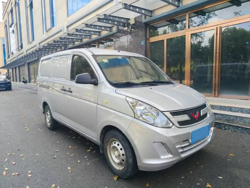 2019 WuLing RongGuang V 1.5L 99HP L4 6MT,autocango,china used car exporter,china ev exporter,chinese used car exporter,chinese used ev exporter
